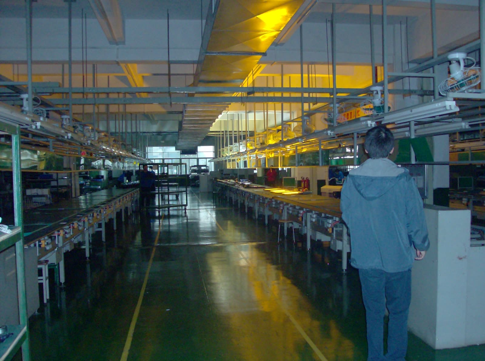 From the assembly bench in China to the Solux office in Brazil.